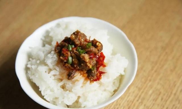 在贵州菜中，糟辣椒是味道的灵魂