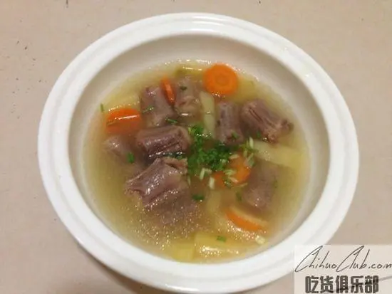 Golden soup nourishing oxtail