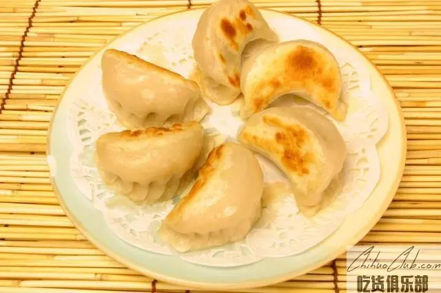 Chongqing chicken sauce pot stickers