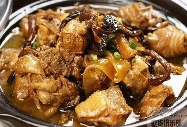本溪笨鸡炖蘑菇