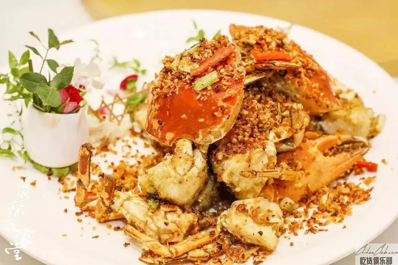 Fried crab in typhoon shelter