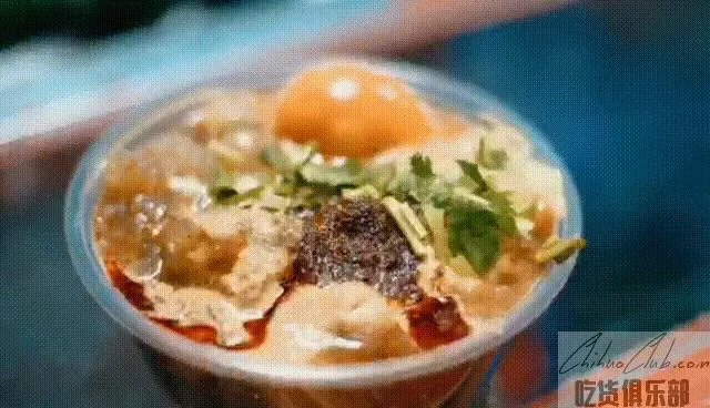 彩塔炒焖子